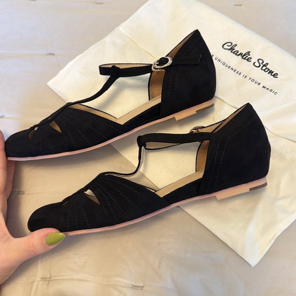 Charlie Stone London flats 38 - Picture 4 of 5